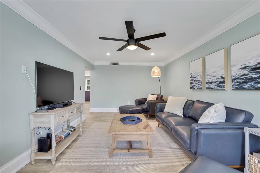 For Rent: $3,000 (2 beds, 2 baths, 1060 Square Feet)