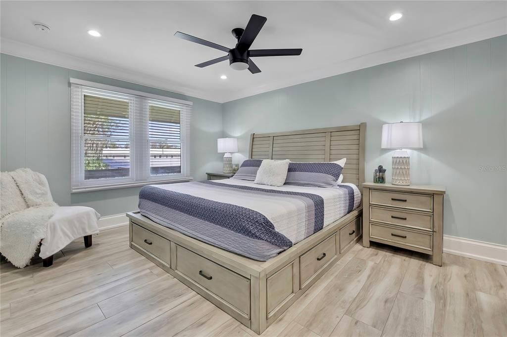 For Rent: $3,000 (2 beds, 2 baths, 1060 Square Feet)