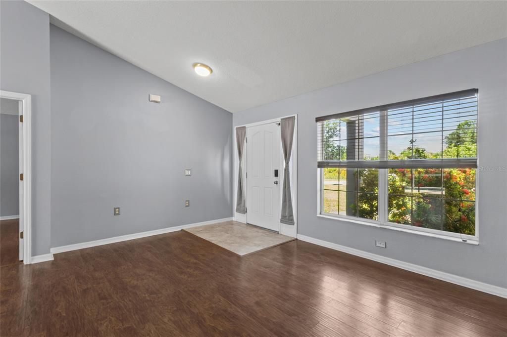For Rent: $2,750 (3 beds, 2 baths, 1859 Square Feet)