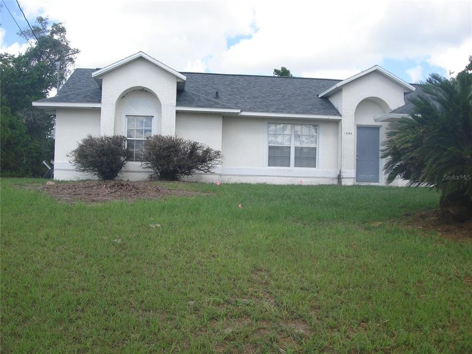 For Rent: $2,100 (3 beds, 2 baths, 1752 Square Feet)