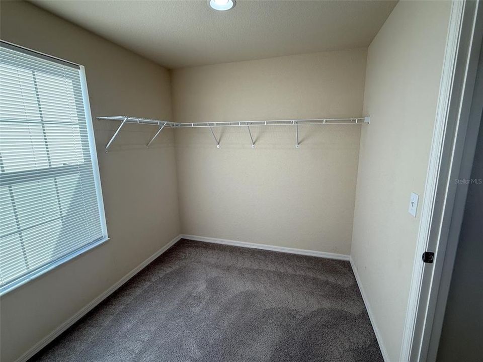 For Rent: $2,550 (5 beds, 3 baths, 2419 Square Feet)