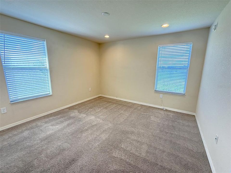 For Rent: $2,550 (5 beds, 3 baths, 2419 Square Feet)