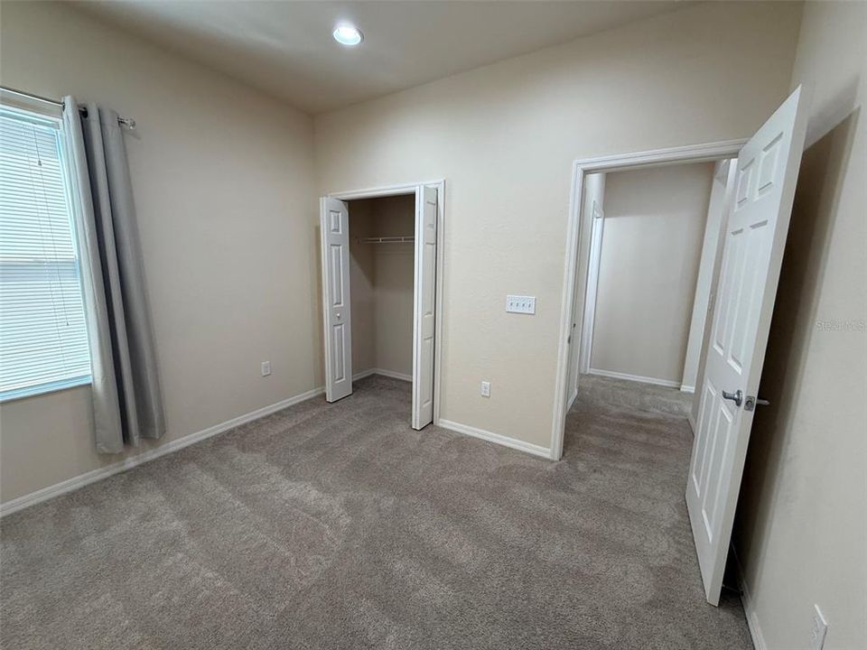 For Rent: $2,550 (5 beds, 3 baths, 2419 Square Feet)