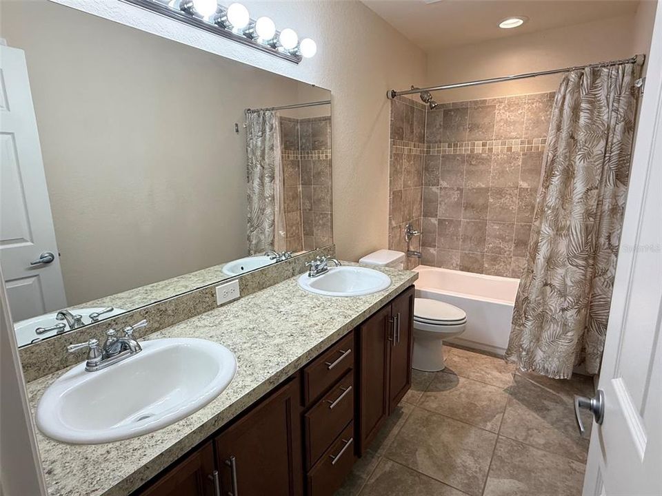 For Rent: $2,550 (5 beds, 3 baths, 2419 Square Feet)