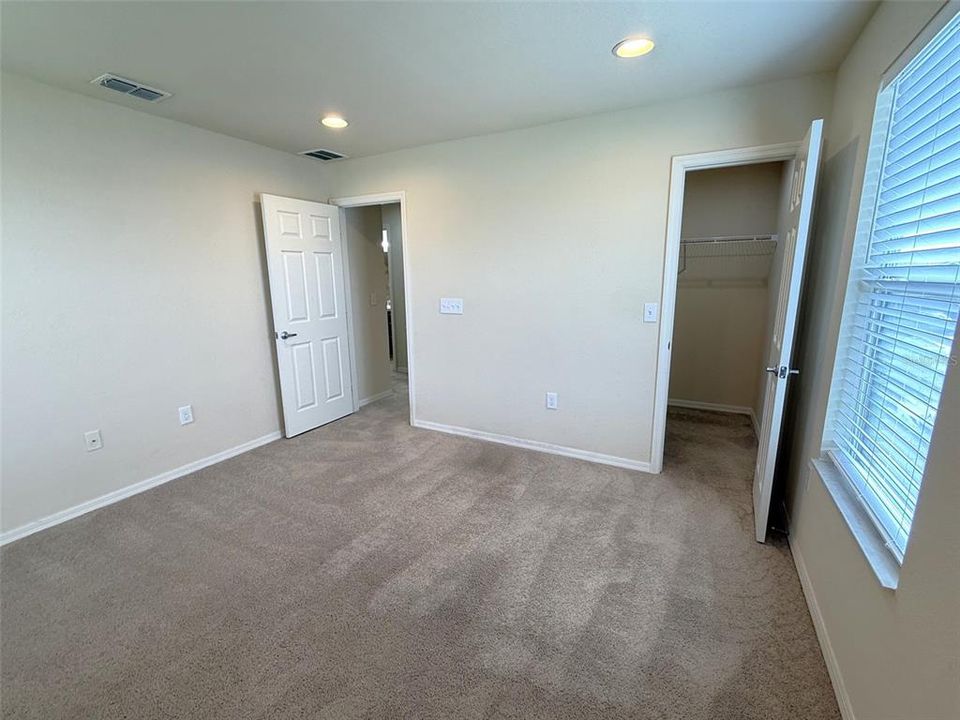 For Rent: $2,550 (5 beds, 3 baths, 2419 Square Feet)