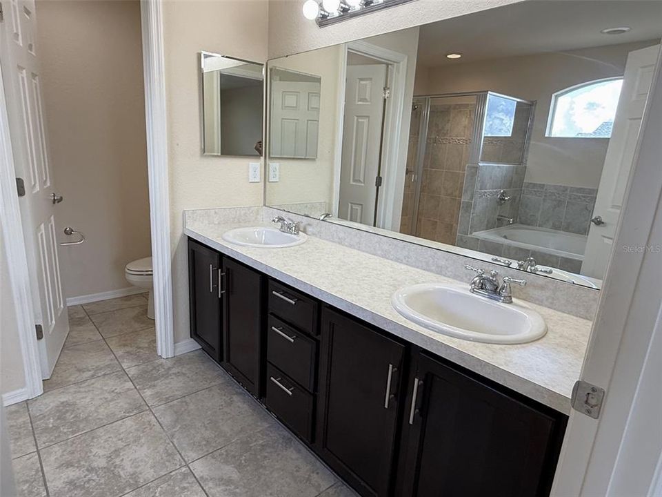 For Rent: $2,550 (5 beds, 3 baths, 2419 Square Feet)