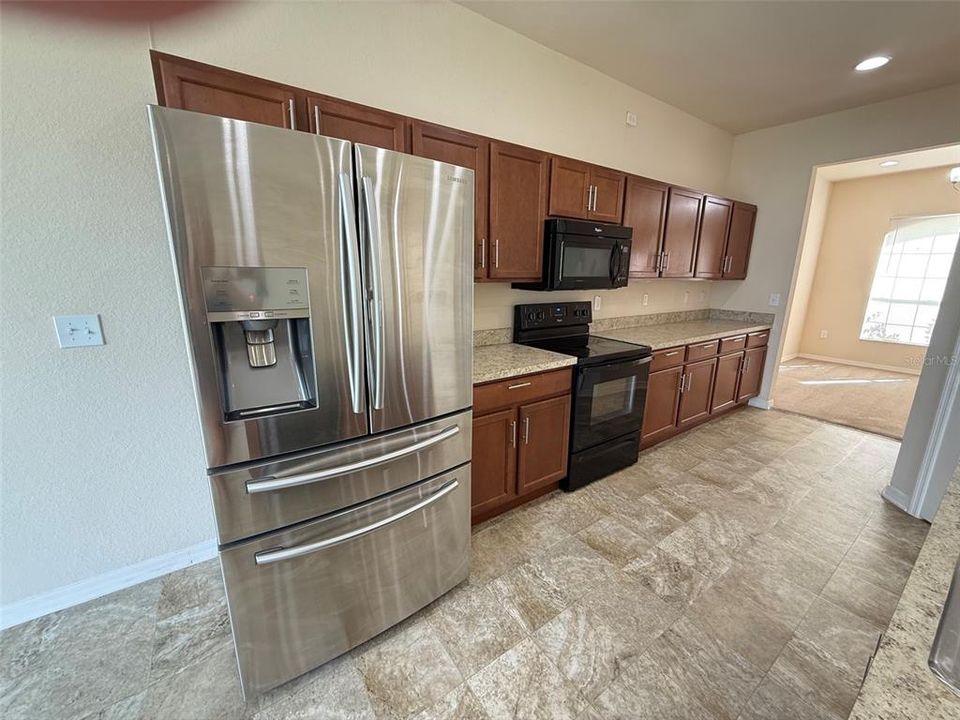 For Rent: $2,550 (5 beds, 3 baths, 2419 Square Feet)