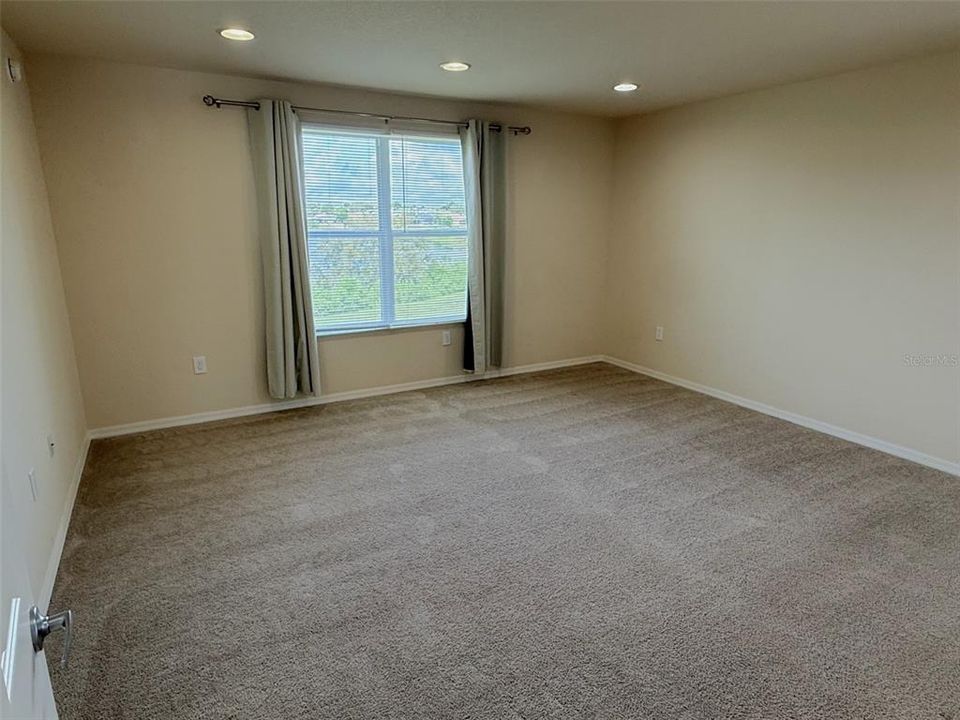 For Rent: $2,550 (5 beds, 3 baths, 2419 Square Feet)