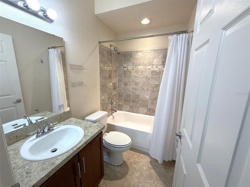For Rent: $2,550 (5 beds, 3 baths, 2419 Square Feet)