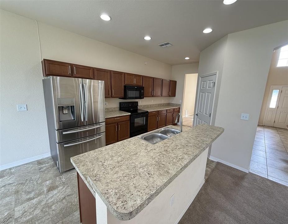 For Rent: $2,550 (5 beds, 3 baths, 2419 Square Feet)