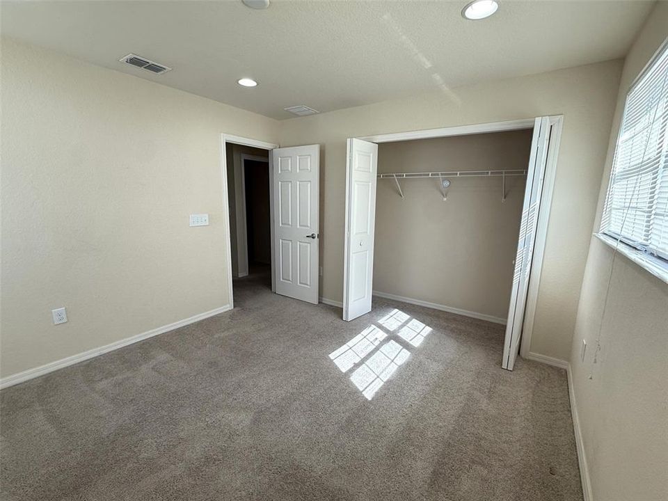 For Rent: $2,550 (5 beds, 3 baths, 2419 Square Feet)