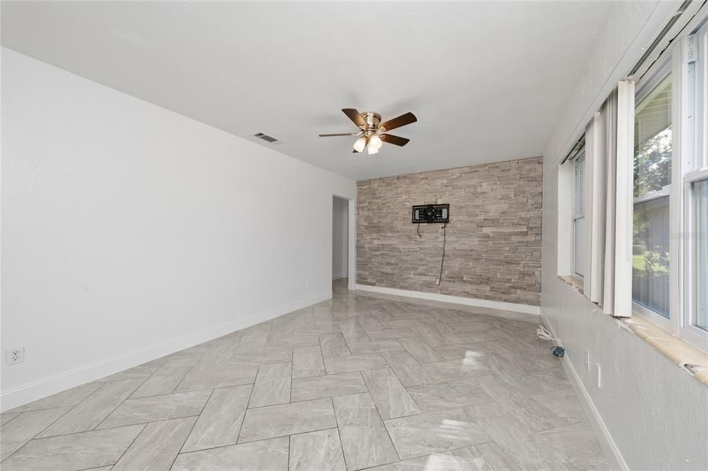 For Sale: $380,000 (3 beds, 2 baths, 1020 Square Feet)