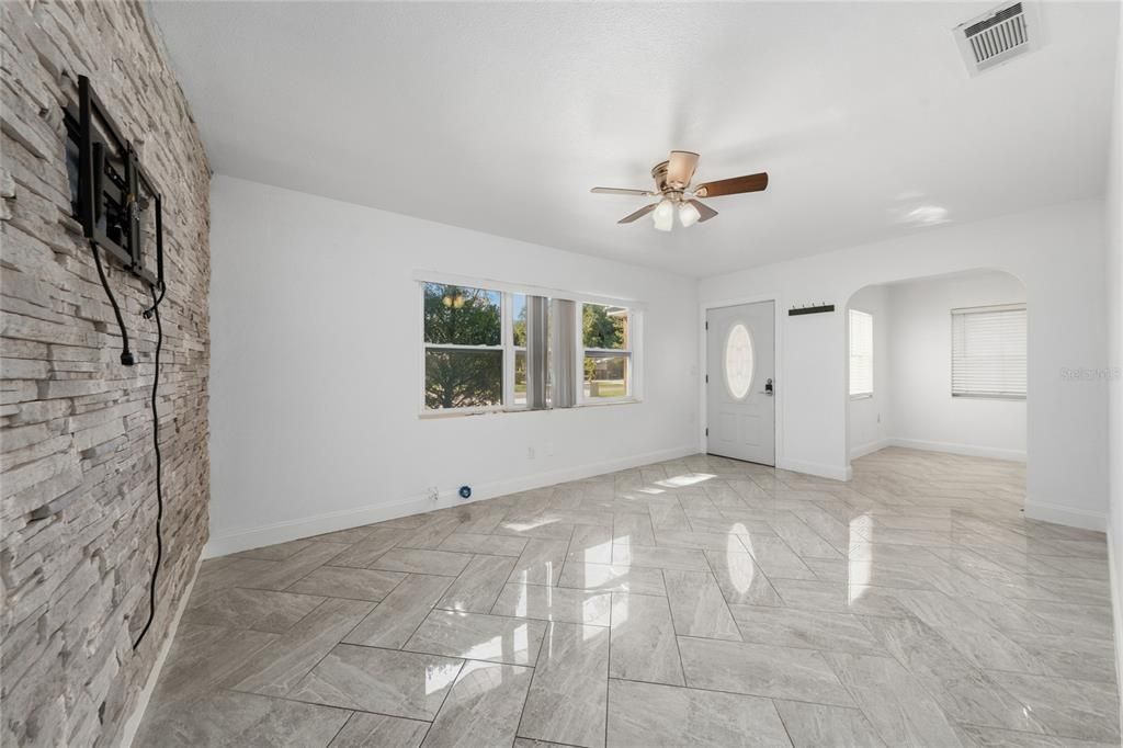 For Sale: $380,000 (3 beds, 2 baths, 1020 Square Feet)