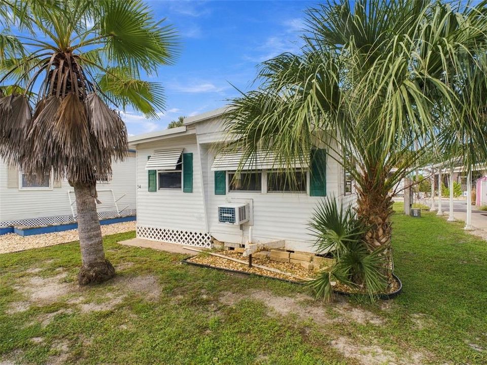 For Sale: $69,900 (1 beds, 1 baths, 486 Square Feet)