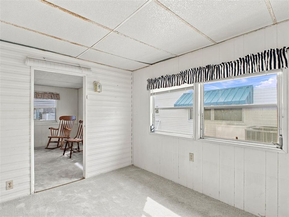 For Sale: $69,900 (1 beds, 1 baths, 486 Square Feet)
