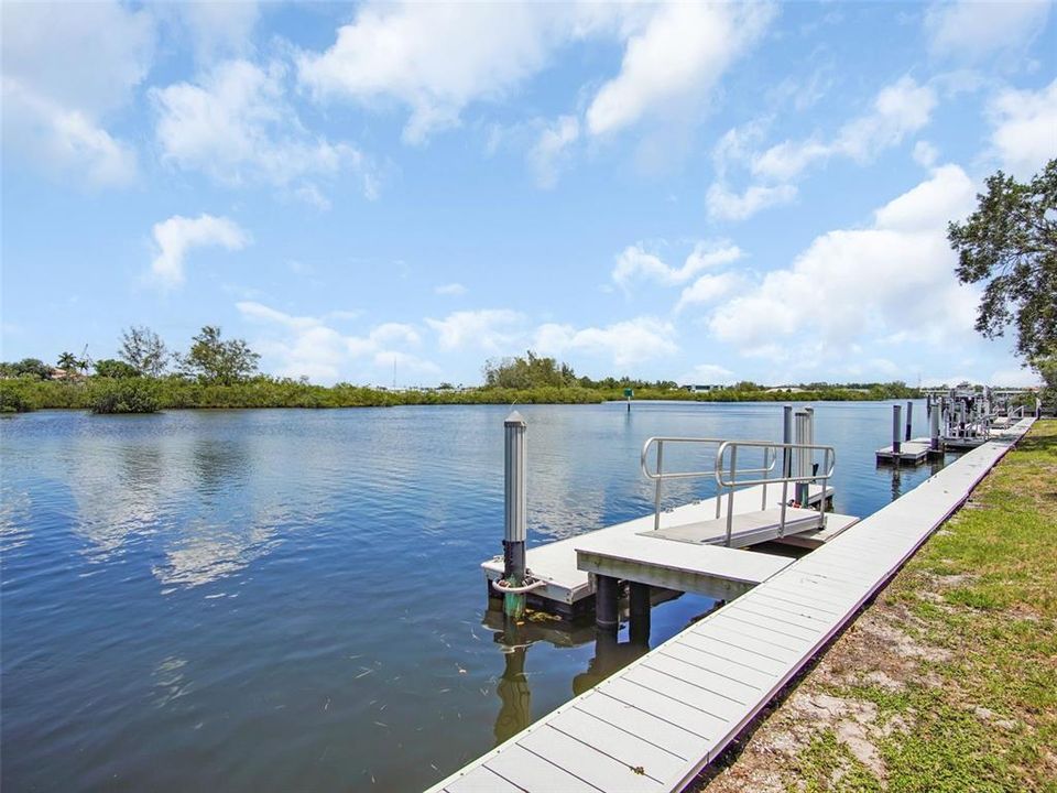 For Sale: $69,900 (1 beds, 1 baths, 486 Square Feet)