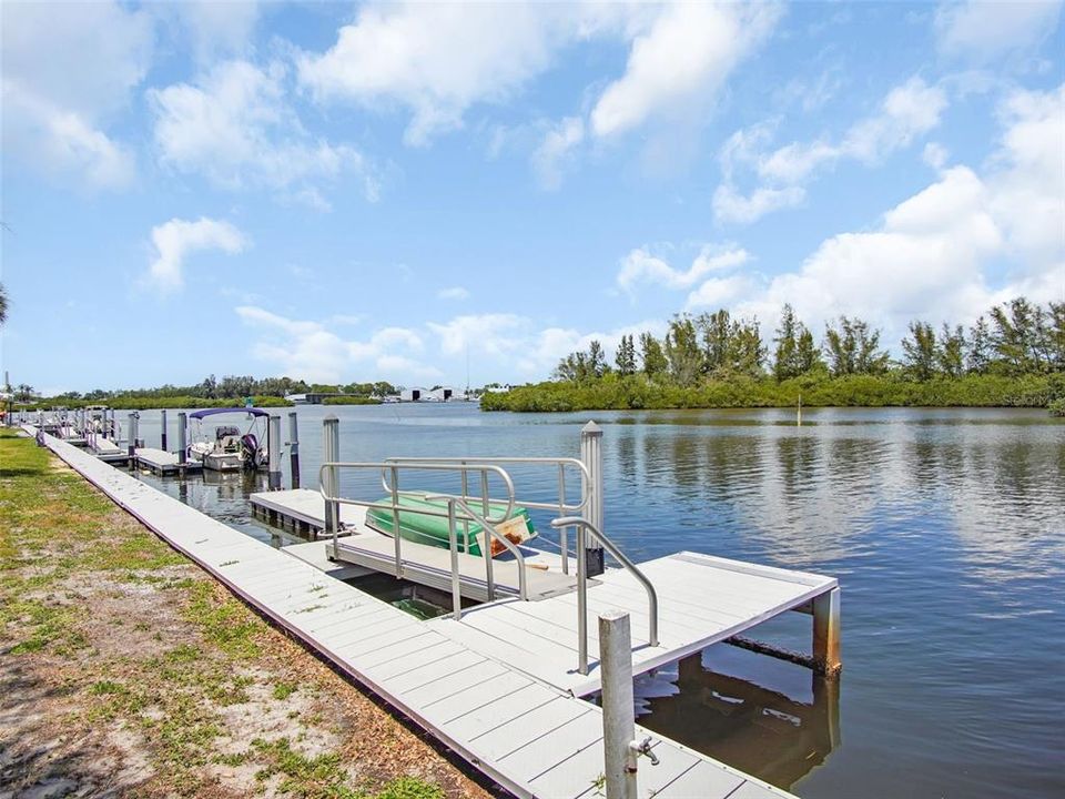 For Sale: $69,900 (1 beds, 1 baths, 486 Square Feet)