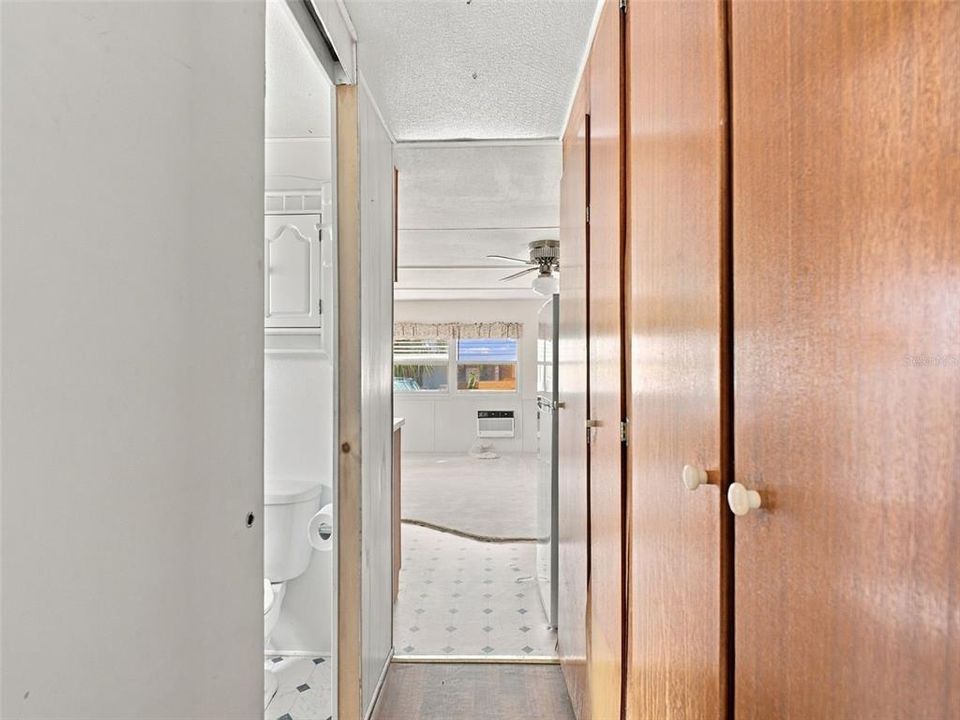 For Sale: $69,900 (1 beds, 1 baths, 486 Square Feet)