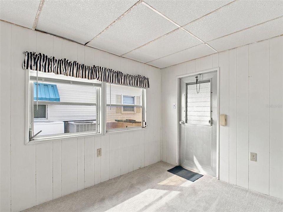 For Sale: $69,900 (1 beds, 1 baths, 486 Square Feet)