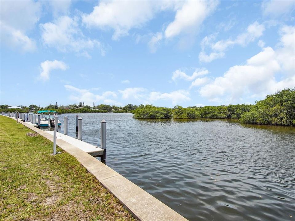 For Sale: $69,900 (1 beds, 1 baths, 486 Square Feet)