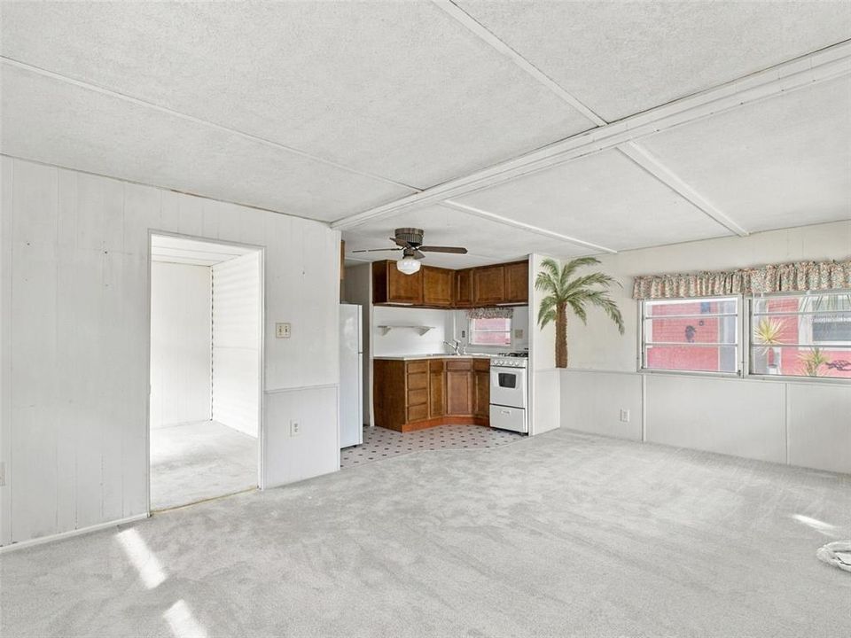 For Sale: $69,900 (1 beds, 1 baths, 486 Square Feet)