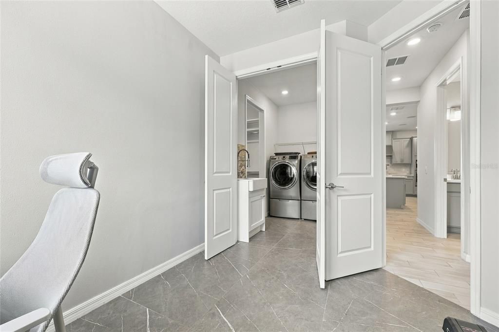 En Venta: $459,900 (4 camas, 3 baños, 2420 Pies cuadrados)