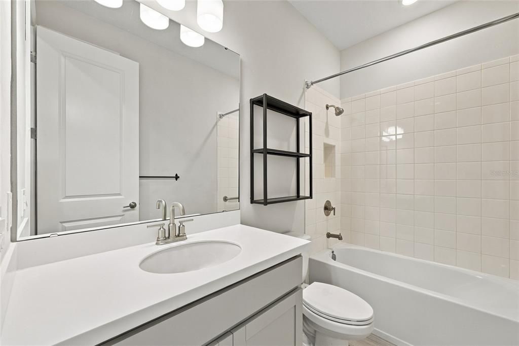 En Venta: $459,900 (4 camas, 3 baños, 2420 Pies cuadrados)