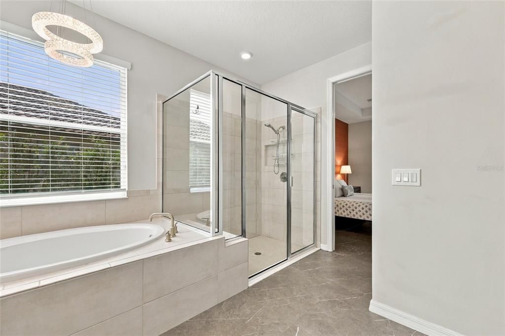 En Venta: $459,900 (4 camas, 3 baños, 2420 Pies cuadrados)