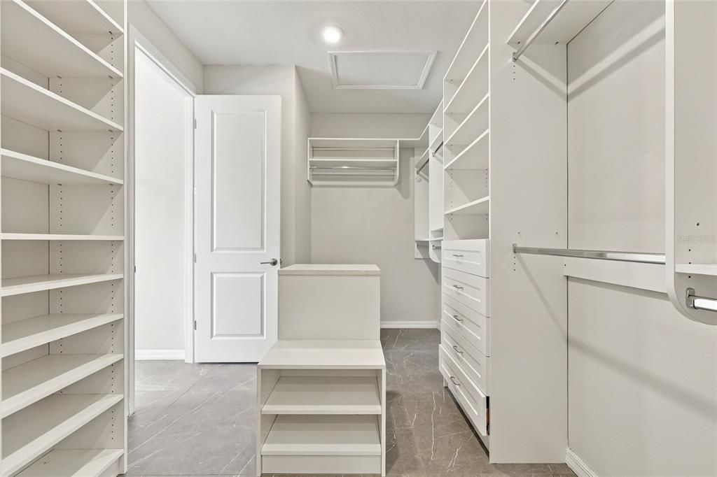 En Venta: $459,900 (4 camas, 3 baños, 2420 Pies cuadrados)