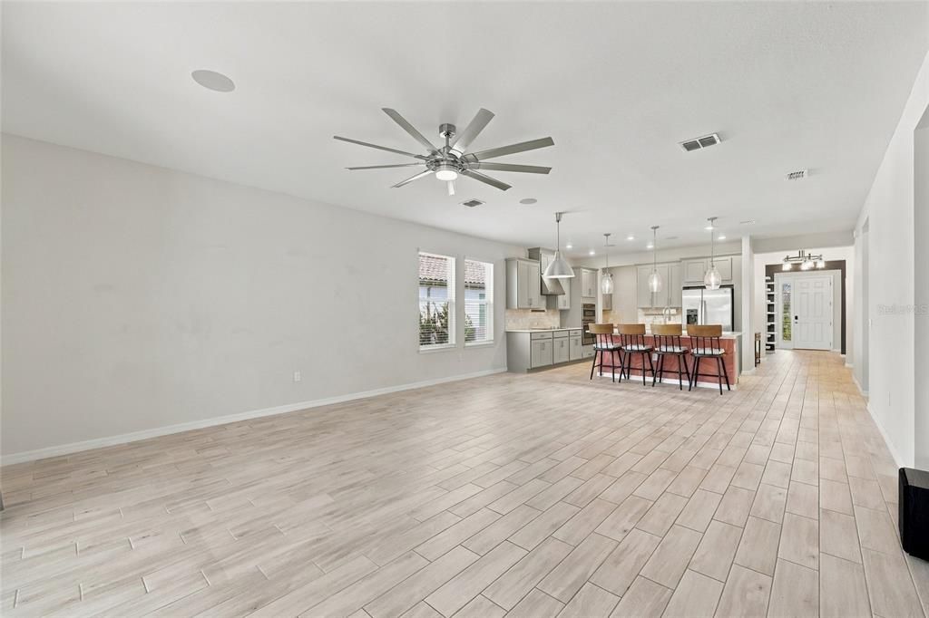 En Venta: $459,900 (4 camas, 3 baños, 2420 Pies cuadrados)