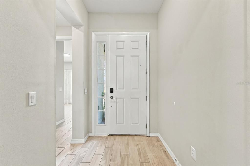 En Venta: $459,900 (4 camas, 3 baños, 2420 Pies cuadrados)