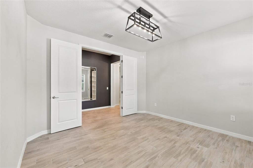 En Venta: $459,900 (4 camas, 3 baños, 2420 Pies cuadrados)