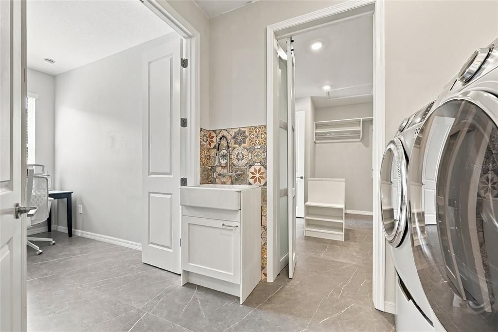 En Venta: $459,900 (4 camas, 3 baños, 2420 Pies cuadrados)