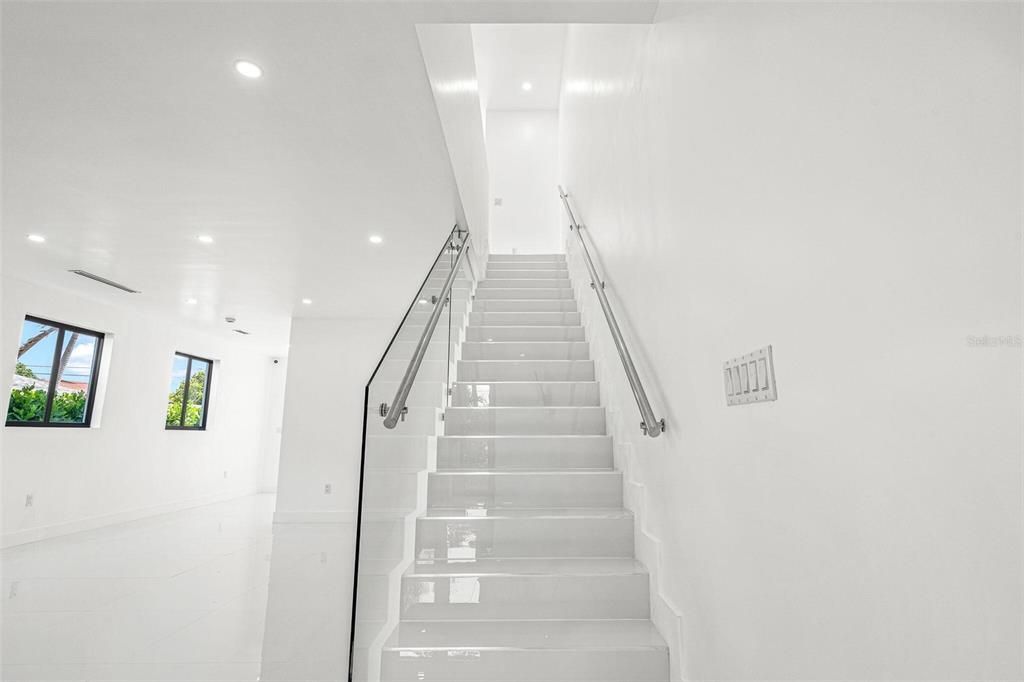 En Venta: $790,000 (3 camas, 2 baños, 2028 Pies cuadrados)