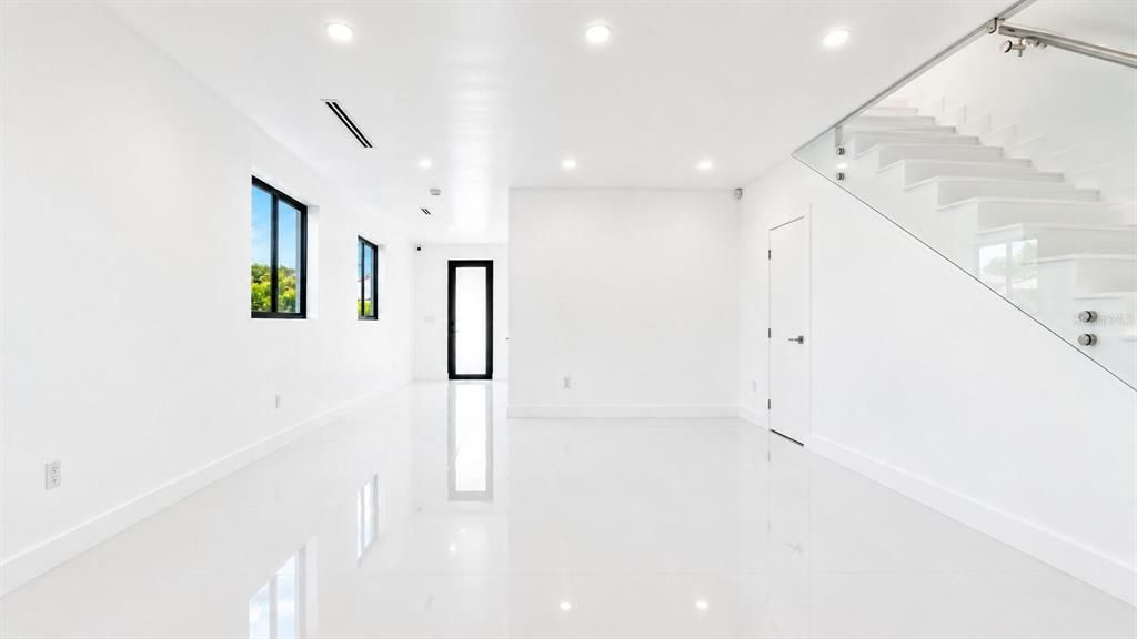 En Venta: $790,000 (3 camas, 2 baños, 2028 Pies cuadrados)