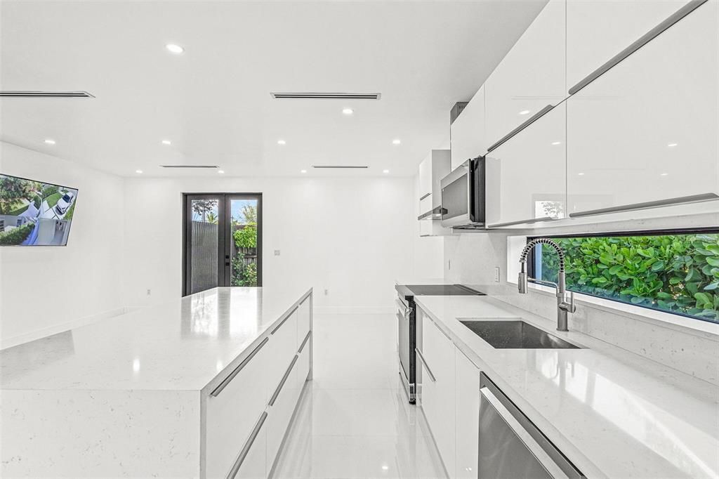 En Venta: $790,000 (3 camas, 2 baños, 2028 Pies cuadrados)