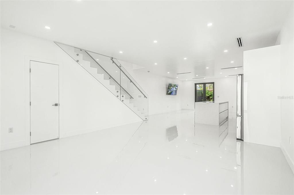 En Venta: $790,000 (3 camas, 2 baños, 2028 Pies cuadrados)