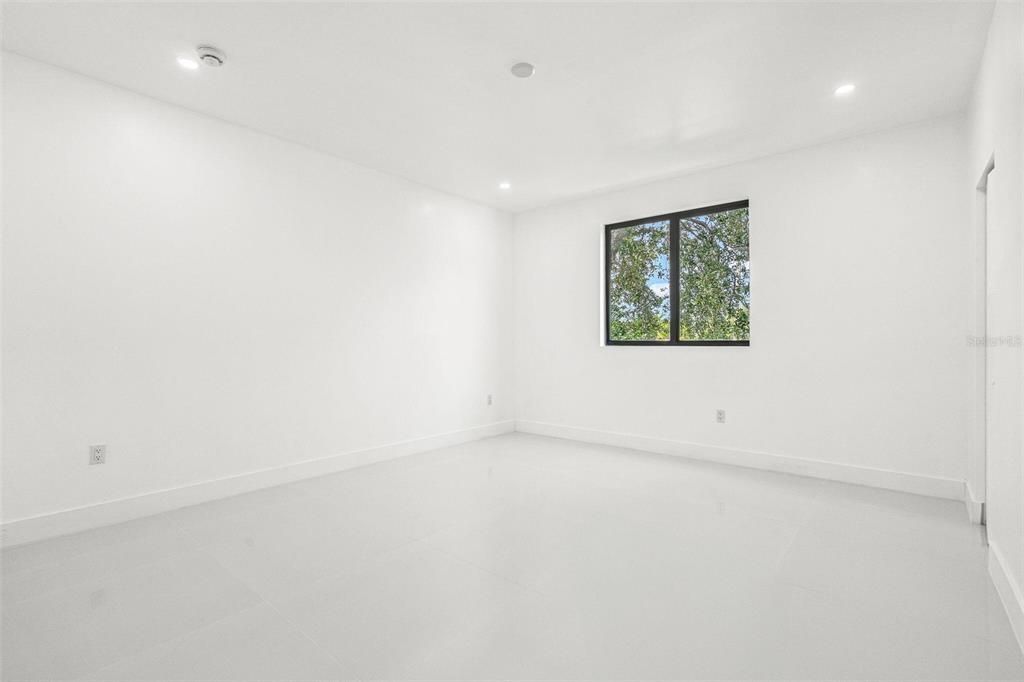 En Venta: $790,000 (3 camas, 2 baños, 2028 Pies cuadrados)