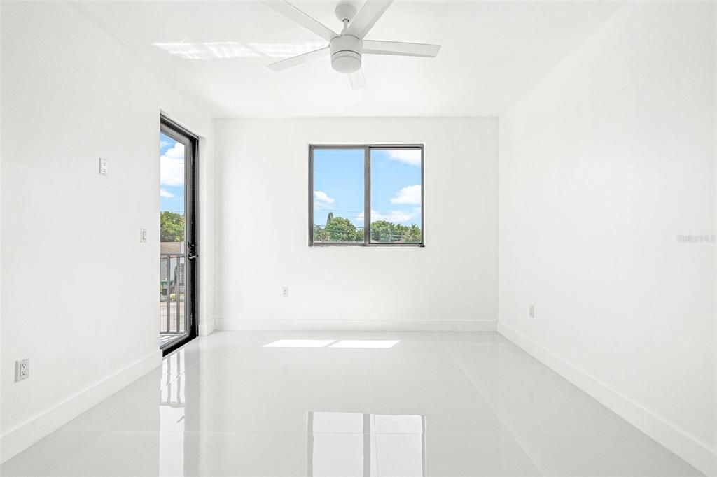 En Venta: $790,000 (3 camas, 2 baños, 2028 Pies cuadrados)