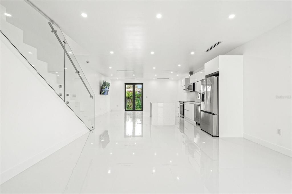 En Venta: $790,000 (3 camas, 2 baños, 2028 Pies cuadrados)