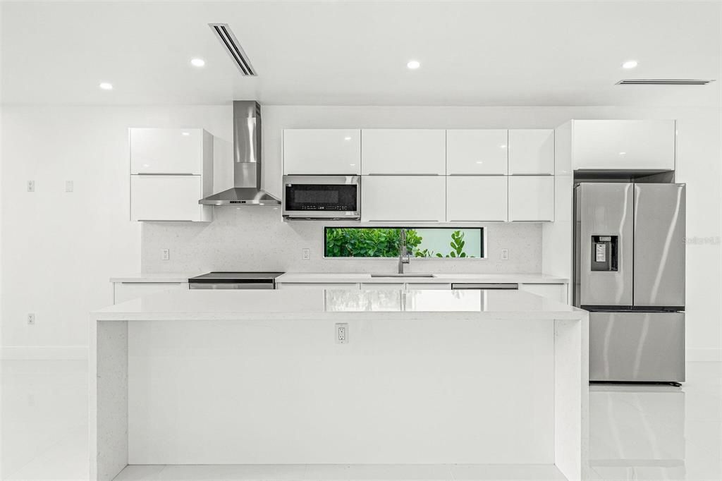 En Venta: $790,000 (3 camas, 2 baños, 2028 Pies cuadrados)
