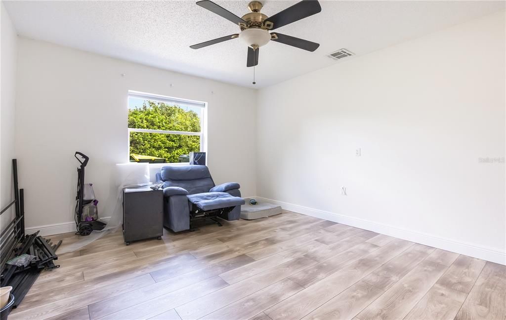 En Venta: $259,000 (4 camas, 2 baños, 1431 Pies cuadrados)