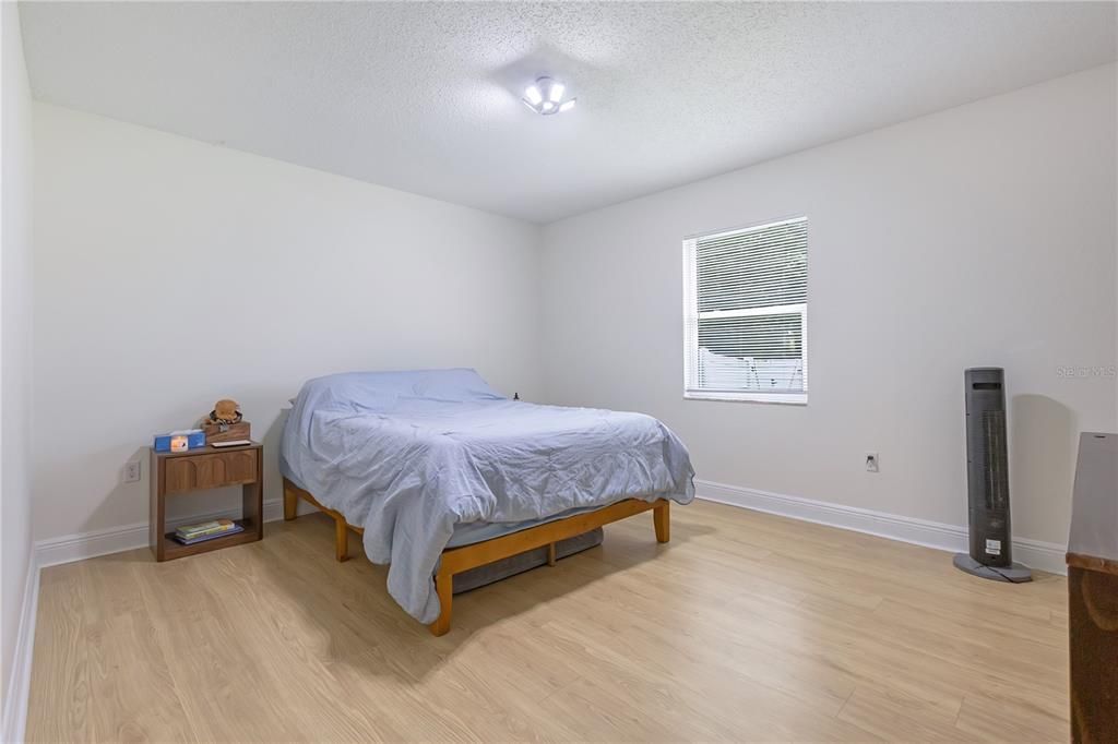 En Venta: $259,000 (4 camas, 2 baños, 1431 Pies cuadrados)