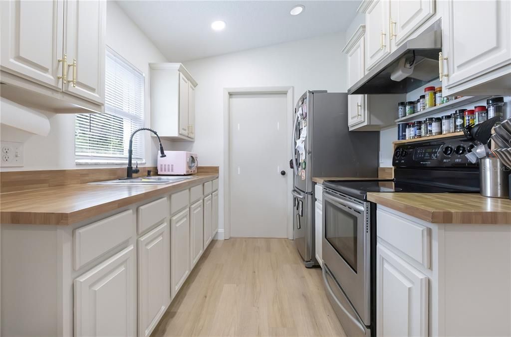 En Venta: $259,000 (4 camas, 2 baños, 1431 Pies cuadrados)