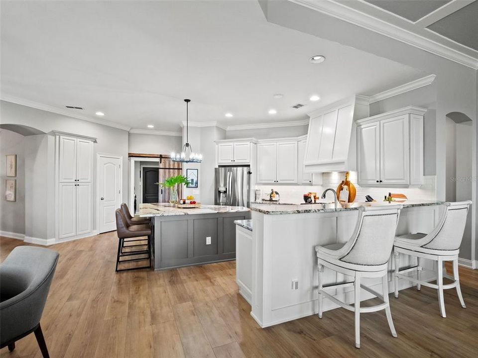 На продажу: $950,000 (5 спален, 4 ванн, 3993 Квадратных фут)