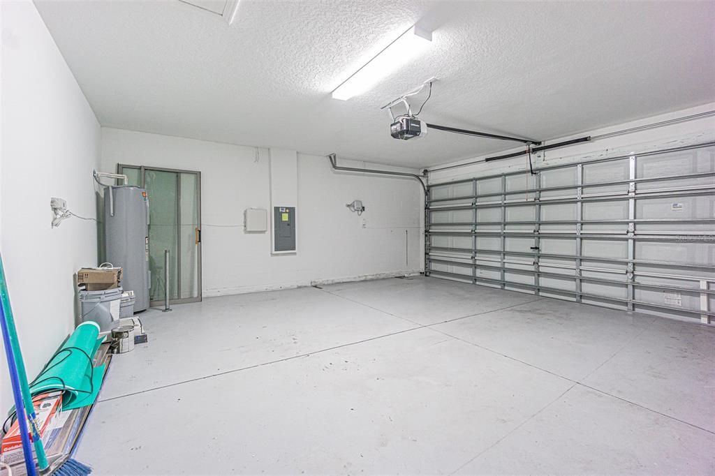 En Venta: $309,900 (4 camas, 2 baños, 1936 Pies cuadrados)