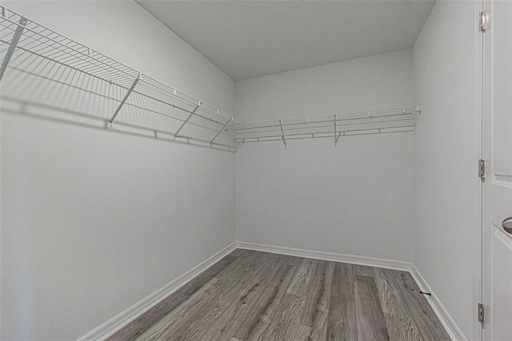En Venta: $309,900 (4 camas, 2 baños, 1936 Pies cuadrados)