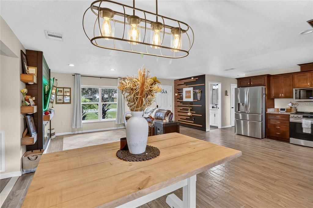 For Sale: $300,000 (4 beds, 2 baths, 1606 Square Feet)
