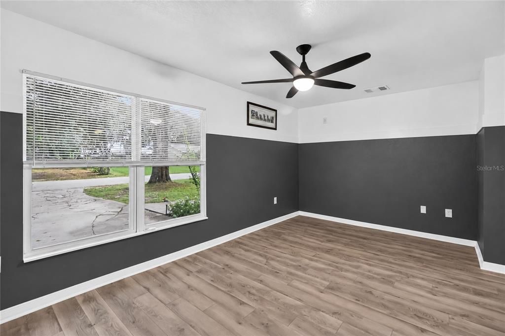 For Sale: $300,000 (4 beds, 2 baths, 1606 Square Feet)
