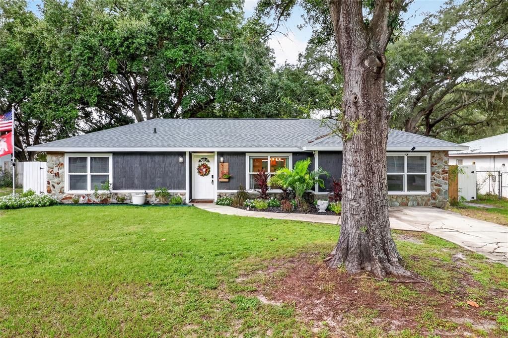 For Sale: $300,000 (4 beds, 2 baths, 1606 Square Feet)